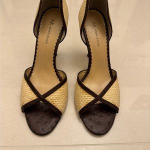 Anne Klein paper straw heels in excellent condition!